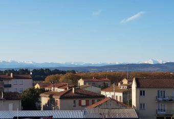 Tout confort ! Calme, Climatisation, Vue D  gag  e, Ville ,Parking Gratuit, Ascenseur, Wifi allows 18 year olds to book a room