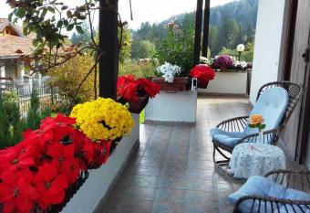 Villa Chanel has Balcony rooms