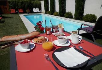 Bordeaux Cosy B&B allows 18 year olds to book a room