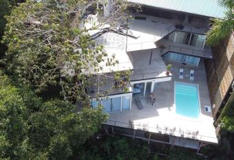 Vista Ocean Suites Boutique Hotel Event Venue Manuel Antonio allows 18 year olds to book a room