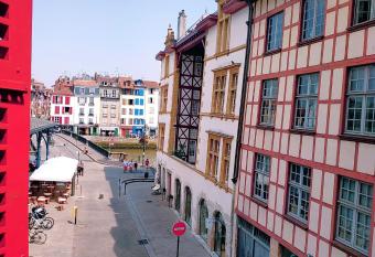 Carr   des Halles Centre Historique has Balcony rooms