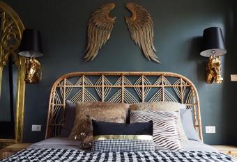 NIL BKK has rooms with a private hot tub