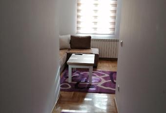 Vila Meridijan has Smoking/Balcony rooms