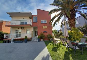 Studios Finikes has Balcony rooms