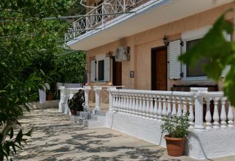 Vila Arturi has Balcony rooms