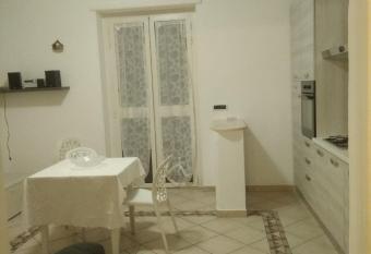 House 123 has Balcony rooms