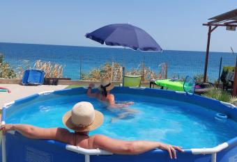 Casa Junto al Mar has Balcony rooms