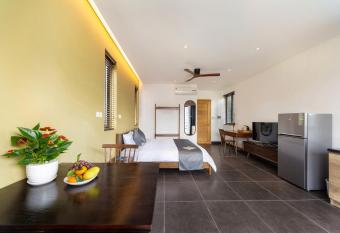 Phuoc Linh Homestay has Balcony rooms