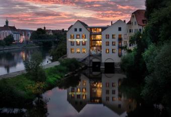 SORAT Insel-Hotel Regensburg allows 18 year olds to book a room