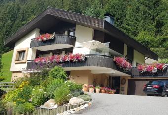 Haus G  atli has Balcony rooms