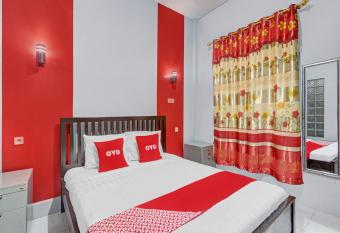 OYO 90687 Maharatu Homestay allows 18 year olds to book a room