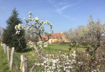 Domaine les Grands P  rons allows 18 year olds to book a room