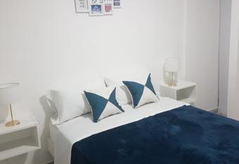 Miguel Angel 5673 - A 5 minutos del Aeropuerto El Palomar allows 18 year olds to book a room