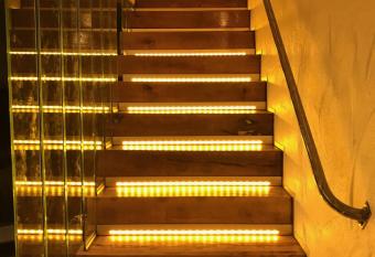 Eifel Kate, relaxen mit Sauna und Whirlpool has rooms with a private hot tub