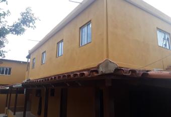 Hospedagem da Rose allows 18 year olds to book a room