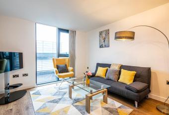 Free Parking, IQuarter Luxe 2 Bed Apartment Sheffield - Available & Book Today allows 18 year olds to book a room