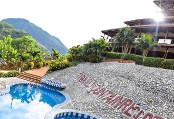 Tribal Hills Mountain Resort has Balcony rooms