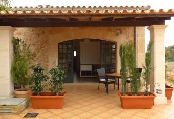 Apartment Sol y Vida allows 18 year olds to book a room