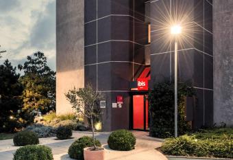 ibis Paris Creteil allows 18 year olds to book a room