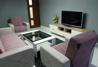 Meny Apartaments has rooms with a private hot tub