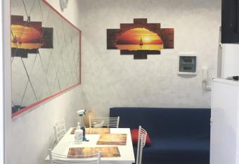 IN CENTRO A RAPALLO allows 18 year olds to book a room