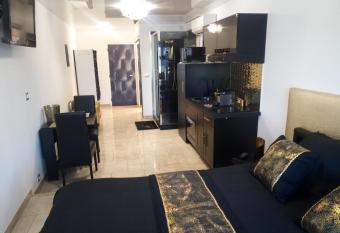 village naturiste Le GoldenBlack allows 18 year olds to book a room