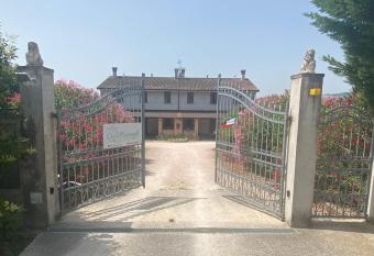 Quattroventi casa vacanza has Balcony rooms