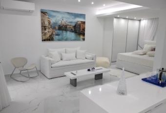 Despina s Lux apt Downtown has Balcony rooms