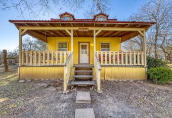 The Olive @ Mendelbaum Winery Guest Cabins has Balcony rooms