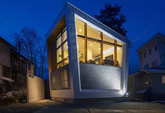 Alpinarc Chalet by Hakuba White Fox Company has Balcony rooms