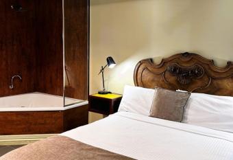 The Camperdown Mill has Balcony rooms