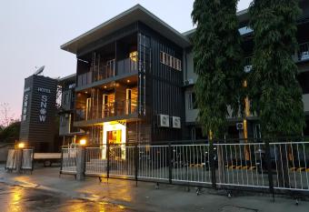 Hotel Snow Angeles allows 18 year olds to book a room