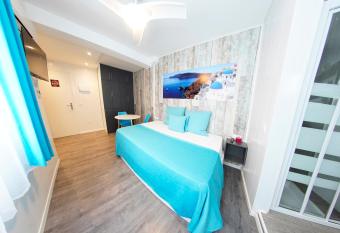 Estudio vista interior 2  B playa76 allows 18 year olds to book a room