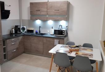 Apartament Fibra Frappe allows 18 year olds to book a room