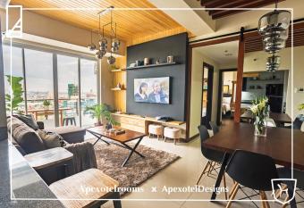 The Padgette Place has Balcony rooms