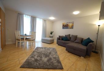 Apartment B  rgerstra  e has Balcony rooms