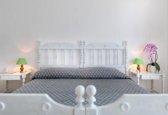 Hotel la Perla has Balcony rooms