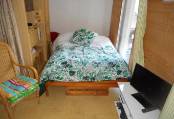 Studio avec balcon amenage a Cauterets has Balcony rooms