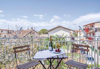 One bedroom appartement at Santa Maria di Castellabate 200 m away from the beach with sea view enclosed garden and wifi has Balcony rooms