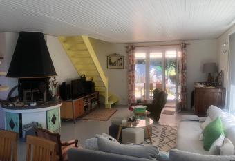 S  jour avec piscine chauff  e has Balcony rooms