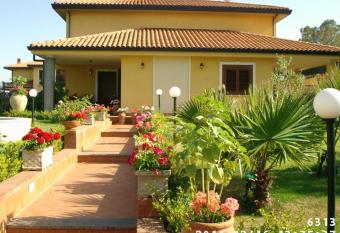 Villa Antonietta has Smoking/Balcony rooms