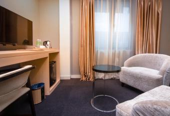 Royce Hotel Kuala Lumpur Sentral has rooms with a private hot tub