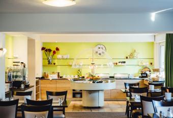 Hotel Astoria Bonn allows 18 year olds to book a room