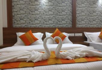 HISHAM SUITES has Balcony rooms