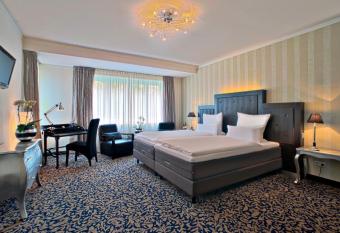 Top Hotel Kr  mer allows 18 year olds to book a room