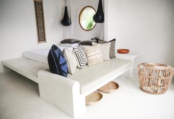 The Oasis Villa has Balcony rooms