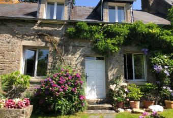 Minguen allows 18 year olds to book a room