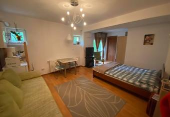 Alunis allows 18 year olds to book a room