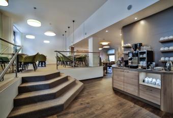 City Partner Hotel Berliner Hof allows 18 year olds to book a room