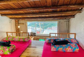 Jiufen Xiaomei Meow Seaview Homestay has Balcony rooms